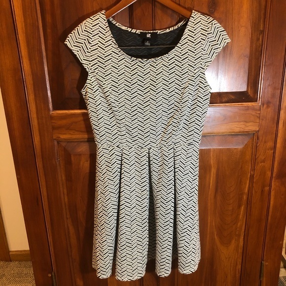 Iz Byer Dresses & Skirts - Iz Byer Black and White Dress